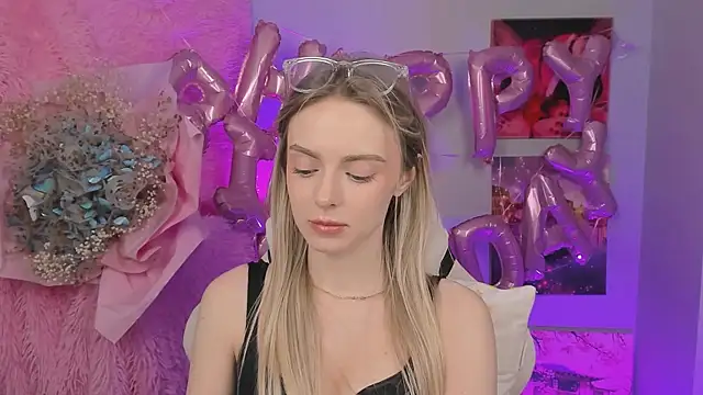 JuliaBrewwer online show from 09.15.25