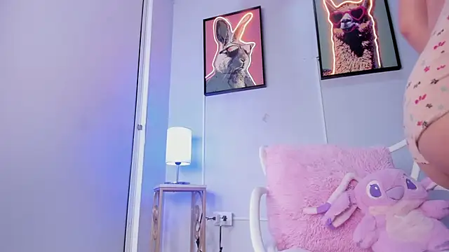 Snapshot of dulce_fiore07 chatting on 02.20.26 dulce fiore07 online show from 02.20.26