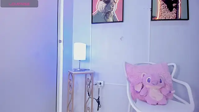 Snapshot of dulce_fiore07 chatting on 02.24.26 dulce fiore07 online show from 02.24.26