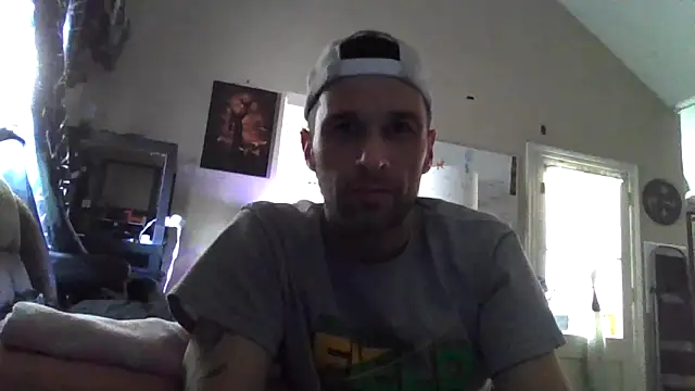 Snapshot of dik4cache chatting on 09.13.25 dik4cache online show from 09.13.25