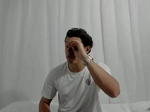 Snapshot of douglaszaens chatting on 02.10.26 douglaszaens online show from 02.10.26