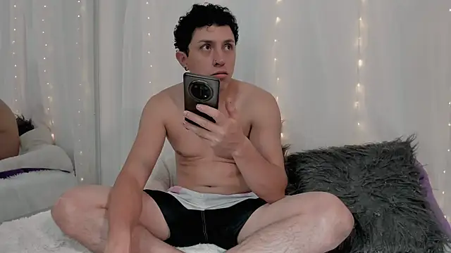 Snapshot of douglaszaens chatting on 04.04.26 douglaszaens online show from 04.04.26