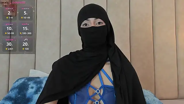 Snapshot of _Zahiira_ chatting on 04.17.26 Zahiira online show from 04.17.26