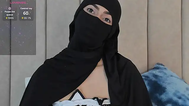 Snapshot of _Zahiira_ chatting on 04.21.26 Zahiira online show from 04.21.26
