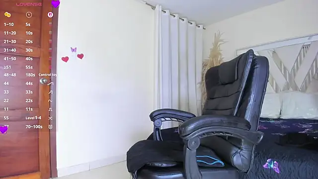 Snapshot of zully_jones chatting on 09.24.25 zully jones online show from 09.24.25