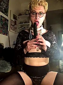 Snapshot of Sissy_Cindy_Whore chatting on 09.19.25 Sissy Cindy Whore online show from 09.19.25