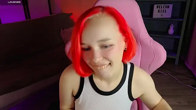 NaomiYoru online show from 09.26.25