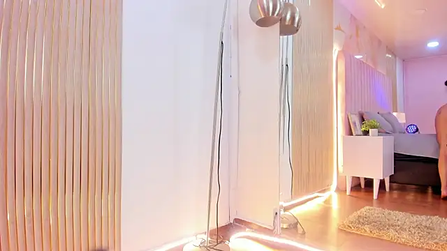 Snapshot of SofiaWhites chatting on 04.17.26 SofiaWhites online show from 04.17.26