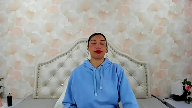 Snapshot of SofiaWhites chatting on 05.04.26 SofiaWhites online show from 05.04.26