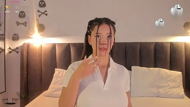 Sophie Smith19  online show from 10.31.25