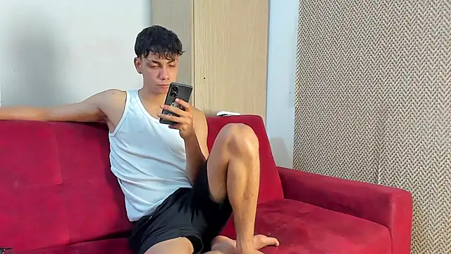 Snapshot of willy_sexxx18 chatting on 05.06.26 willy sexxx18 online show from 05.06.26