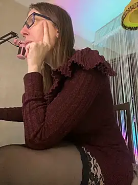 Snapshot of CrazyPinky chatting on 12.10.24 CrazyPinky online show from 12.10.24