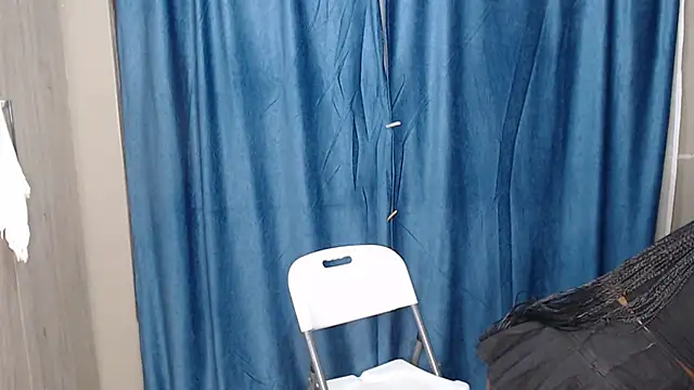 Snapshot of MiyaXo chatting on 09.18.25 MiyaXo online show from 09.18.25