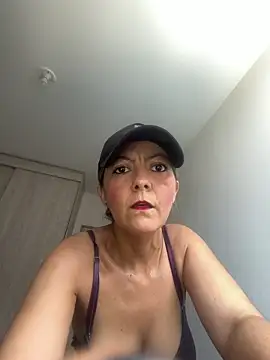Snapshot of Tinymilf_ chatting on 06.17.26 Tinymilf online show from 06.17.26