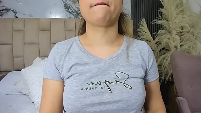 Snapshot of cloesummerr_ chatting on 02.21.26 cloesummerr online show from 02.21.26