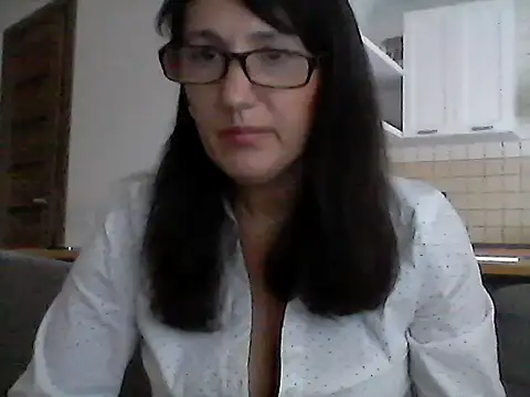 Snapshot of Elena48324 chatting on 09.28.25 Elena48324 online show from 09.28.25