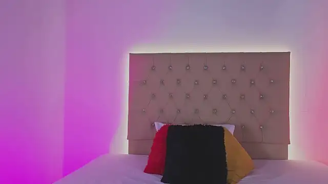 Zafiro  Brown online show from 11.12.25