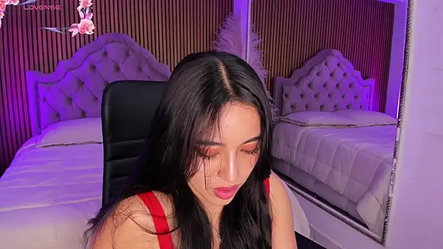 Starbutterflyy  online show from 03.09.26