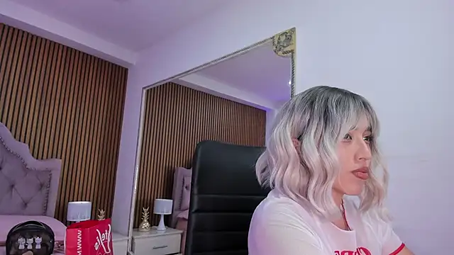 Starbutterflyy  online show from 04.05.26