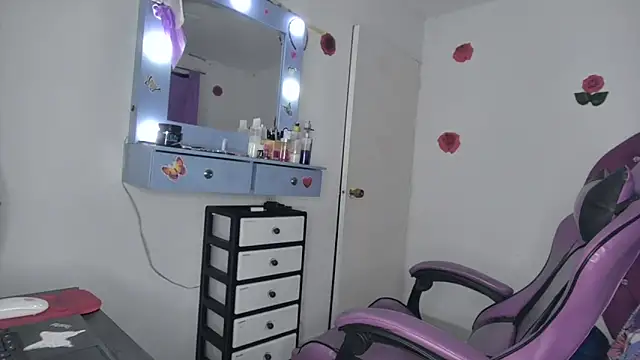 Snapshot of soffy_rosses chatting on 04.18.26 soffy rosses online show from 04.18.26