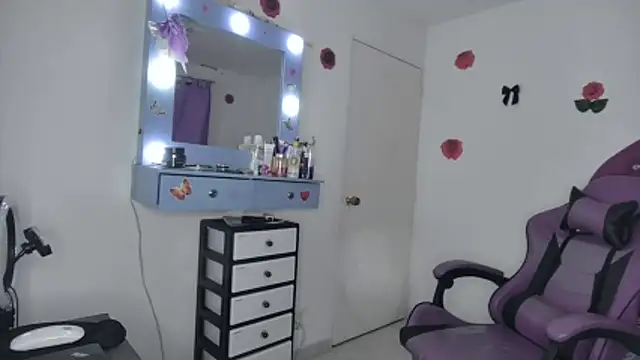 Snapshot of soffy_rosses chatting on 05.17.26 soffy rosses online show from 05.17.26