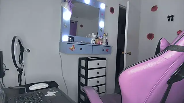 Snapshot of soffy_rosses chatting on 05.24.26 soffy rosses online show from 05.24.26
