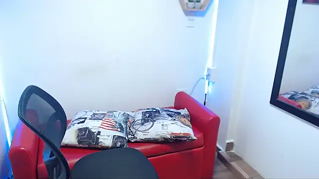 Snapshot of DIVAX_MONSERRAT chatting on 09.23.25 DIVAX MONSERRAT online show from 09.23.25