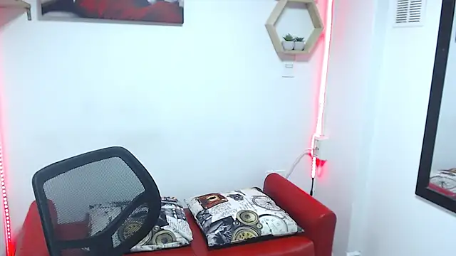 Snapshot of DIVAX_MONSERRAT chatting on 09.29.25 DIVAX MONSERRAT online show from 09.29.25