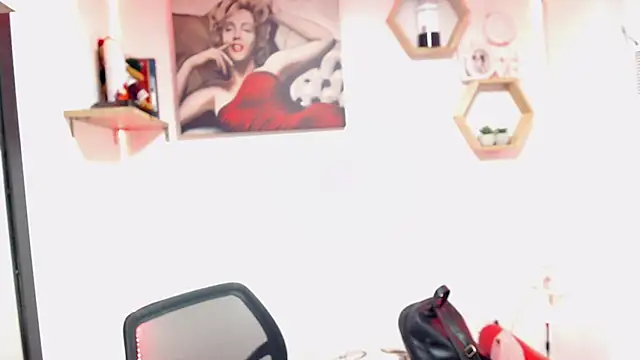 Snapshot of DIVAX_MONSERRAT chatting on 10.05.25 DIVAX MONSERRAT online show from 10.05.25