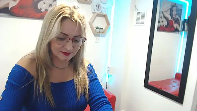 Snapshot of DIVAX_MONSERRAT chatting on 11.13.25 DIVAX MONSERRAT online show from 11.13.25