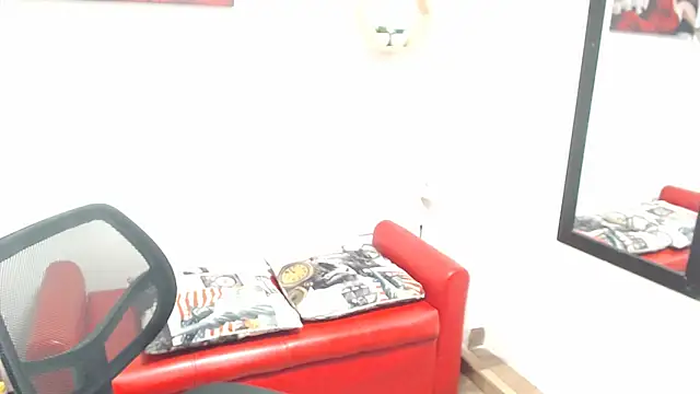 Snapshot of DIVAX_MONSERRAT chatting on 11.25.25 DIVAX MONSERRAT online show from 11.25.25