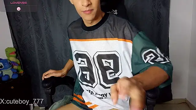 Snapshot of Danny_cute_05 chatting on 01.09.26 Danny cute 05 online show from 01.09.26