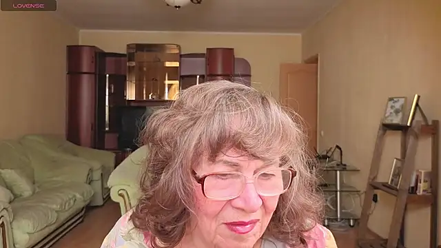 Snapshot of Betty_Brick chatting on 04.28.26 Betty Brick online show from 04.28.26