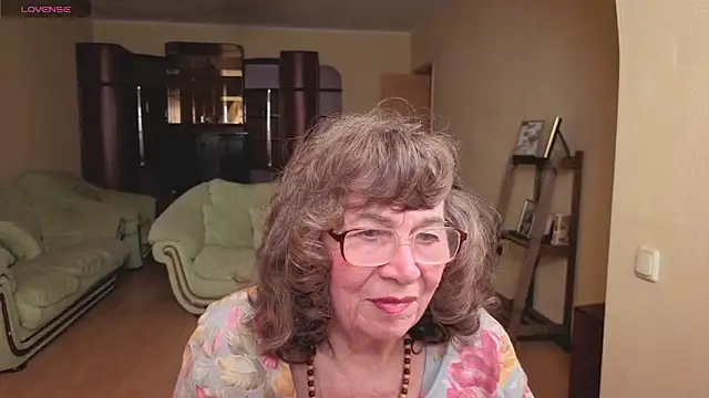 Snapshot of Betty_Brick chatting on 04.29.26 Betty Brick online show from 04.29.26