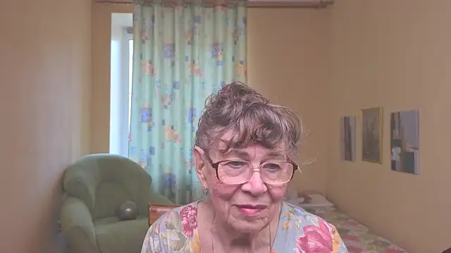 Snapshot of Betty_Brick chatting on 05.02.26 Betty Brick online show from 05.02.26