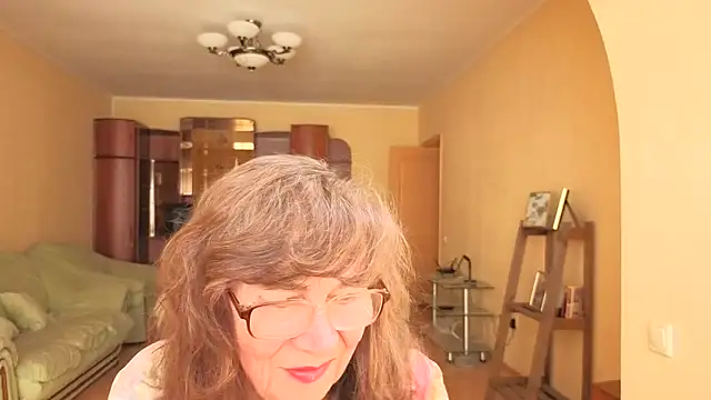 Snapshot of Betty_Brick chatting on 05.04.26 Betty Brick online show from 05.04.26