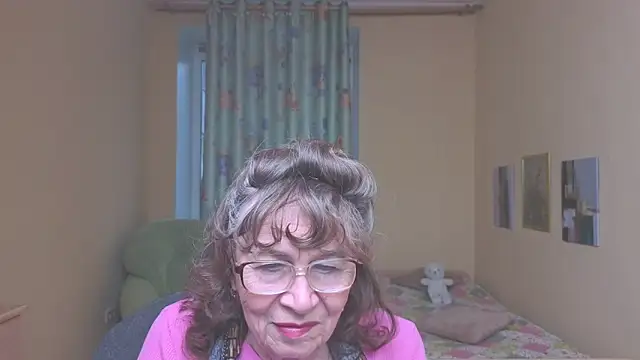 Snapshot of Betty_Brick chatting on 05.06.26 Betty Brick online show from 05.06.26