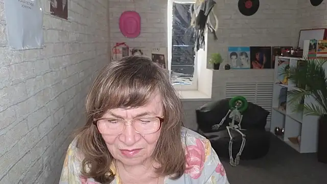 Snapshot of Betty_Brick chatting on 05.21.26 Betty Brick online show from 05.21.26