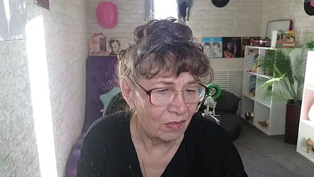 Snapshot of Betty_Brick chatting on 05.23.26 Betty Brick online show from 05.23.26