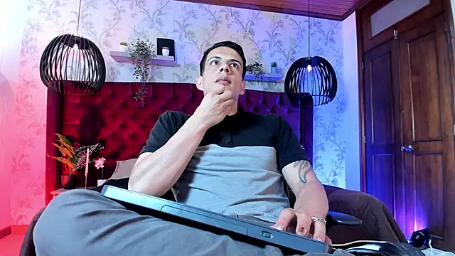 Snapshot of Dustin_Sonne chatting on 05.02.26 Dustin Sonne online show from 05.02.26