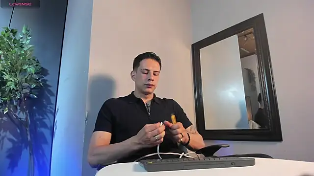 Snapshot of Dustin_Sonne chatting on 07.11.26 Dustin Sonne online show from 07.11.26