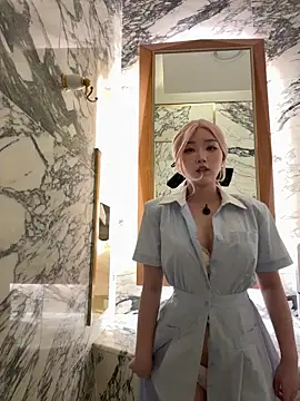 Snapshot of winter11 chatting on 09.13.25 winter11 online show from 09.13.25