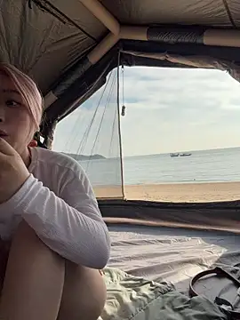 Snapshot of winter11 chatting on 09.26.25 winter11 online show from 09.26.25