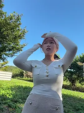 Snapshot of winter11 chatting on 10.08.25 winter11 online show from 10.08.25