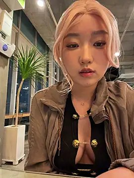 Snapshot of winter11 chatting on 10.15.25 winter11 online show from 10.15.25