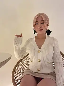 Snapshot of winter11 chatting on 10.17.25 winter11 online show from 10.17.25