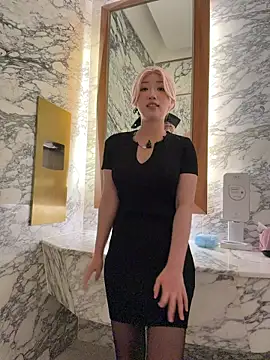 Snapshot of winter11 chatting on 11.08.25 winter11 online show from 11.08.25