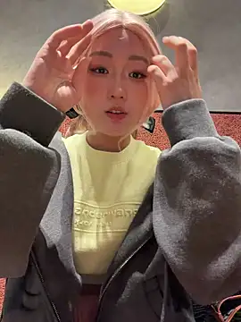 Snapshot of winter11 chatting on 11.13.25 winter11 online show from 11.13.25