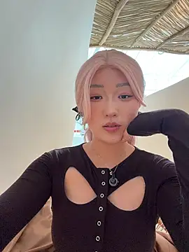 Snapshot of winter11 chatting on 11.18.25 winter11 online show from 11.18.25