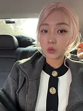 Snapshot of winter11 chatting on 11.20.25 winter11 online show from 11.20.25